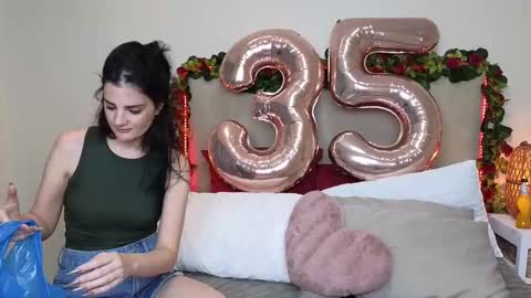 Snapshot of lucy1990xxx chatting on February 18, 9:09 pm Lucy online show from February 18, 9:09 pm