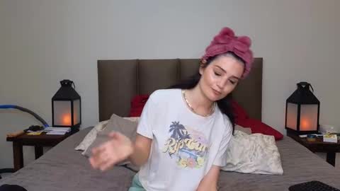 Snapshot of lucy1990xxx chatting on September 30, 9:09 pm Lucy online show from September 30, 9:09 pm