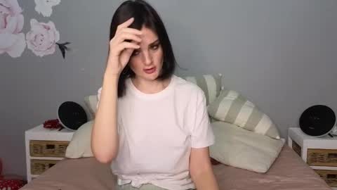 Snapshot of lucy1990xxx chatting on February 18, 9:11 pm Lucy online show from February 18, 9:11 pm