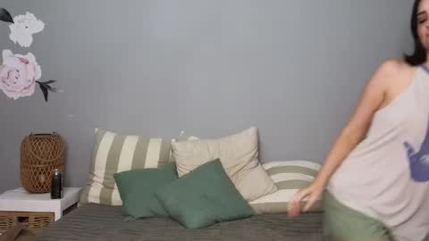 Snapshot of lucy1990xxx chatting on March 24, 10:04 pm Lucy online show from March 24, 10:04 pm