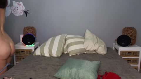 Snapshot of lucy1990xxx chatting on March 28, 9:14 pm Lucy online show from March 28, 9:14 pm