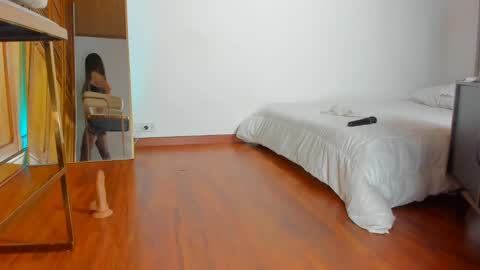 Hello my name is Lucy nice to meet you  thumb up is important for me kisses     online show from December 5, 11:18 pm