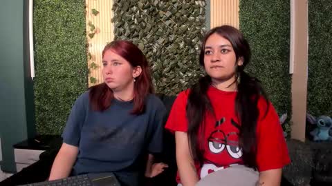 Snapshot of lucy_and_karoline chatting on November 29, 1:30 am Luci and Karoline Lets be friends online show from November 29, 1:30 am