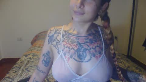 Snapshot of lucy_dreams69 chatting on November 13, 11:25 pm Lucia online show from November 13, 11:25 pm