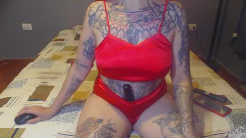 Snapshot of lucy_dreams69 chatting on March 30, 12:00 am Lucia online show from March 30, 12:00 am