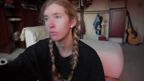 Snapshot of lucy_gooosey chatting on December 23, 4:39 pm Lucy. online show from December 23, 4:39 pm
