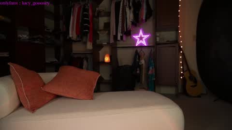 Snapshot of lucy_gooosey chatting on January 13, 1:02 am Lucy. online show from January 13, 1:02 am