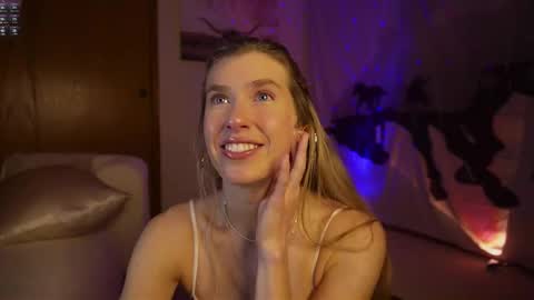 Snapshot of lucy_gooosey chatting on February 26, 3:42 am Lucy. online show from February 26, 3:42 am