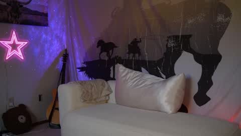 Snapshot of lucy_gooosey chatting on March 10, 12:18 am Lucy. online show from March 10, 12:18 am