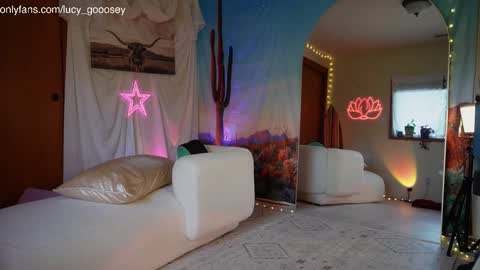Snapshot of lucy_gooosey chatting on September 9, 11:48 pm Lucy. online show from September 9, 11:48 pm