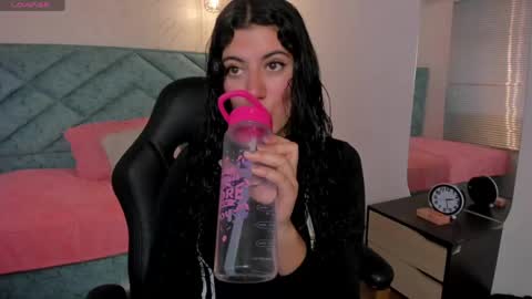 Snapshot of lucy_greys_ chatting on April 16, 11:44 am Lucy Greys online show from April 16, 11:44 am