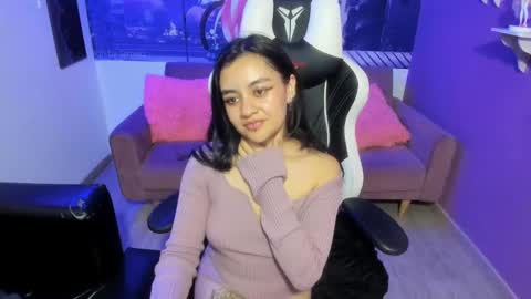 lucy_harris_ online show from February 7, 11:24 pm