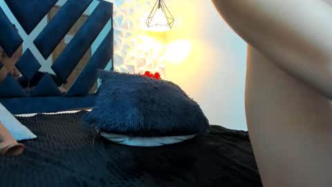 lucy_harris_ online show from February 11, 1:41 am