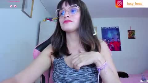 Snapshot of lucy_hess_ chatting on June 9, 9:48 pm Lucy online show from June 9, 9:48 pm