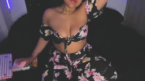 Snapshot of lucy_kanne chatting on February 21, 10:37 pm Lucy online show from February 21, 10:37 pm