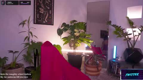 Snapshot of lucyallenx chatting on September 30, 10:04 pm Lucy Alien online show from September 30, 10:04 pm