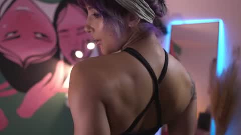 Lucy Alien  online show from July 27, 10:17 pm