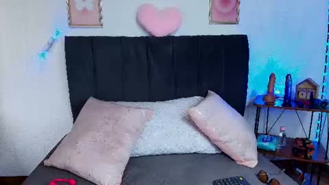 sam online show from June 14, 8:22 pm
