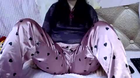 Snapshot of lucygolds chatting on February 5, 6:18 am LucyGoldS online show from February 5, 6:18 am