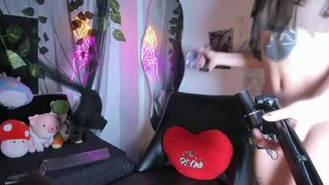 Snapshot of lucyjade2 chatting on May 25, 8:15 pm lucyjade2 online show from May 25, 8:15 pm