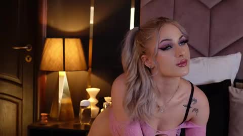 Lucy Lexton online show from March 10, 10:26 am