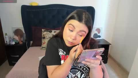 Snapshot of lucypetit chatting on September 26, 1:15 pm Lucy Petit online show from September 26, 1:15 pm