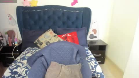 Snapshot of lucypetit chatting on October 17, 1:14 pm Lucy Petit online show from October 17, 1:14 pm