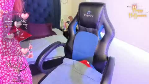 Snapshot of lucypetit chatting on October 25, 1:29 pm Lucy Petit online show from October 25, 1:29 pm