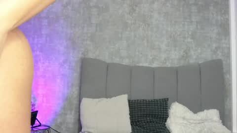 lucyrayy online show from March 18, 7:00 am