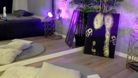 lucyrayy online show from March 27, 6:52 am