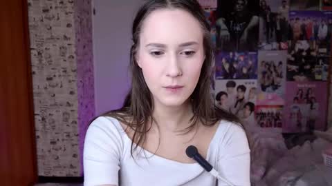 Lucy Rose online show from December 16, 1:21 am