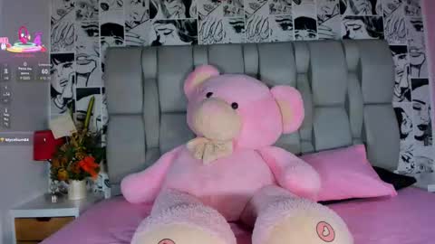 Snapshot of lucyrosse_ chatting on March 1, 11:12 am Lucy online show from March 1, 11:12 am