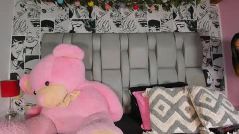 Snapshot of lucyrosse_ chatting on April 4, 11:18 am Lucy online show from April 4, 11:18 am