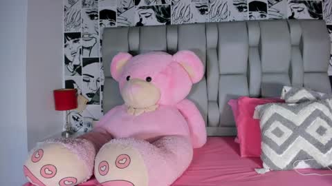 Snapshot of lucyrosse_ chatting on April 5, 11:18 am Lucy online show from April 5, 11:18 am