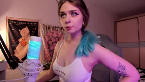 Snapshot of lucysbrain chatting on January 7, 2:53 am Lucy online show from January 7, 2:53 am