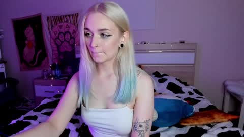 Snapshot of lucysbrain chatting on March 12, 1:58 am Lucy online show from March 12, 1:58 am