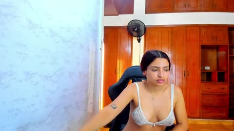 Snapshot of lucyskinny chatting on April 16, 7:03 pm LUCY online show from April 16, 7:03 pm