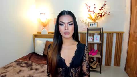 lucyvane online show from March 26, 1:06 pm