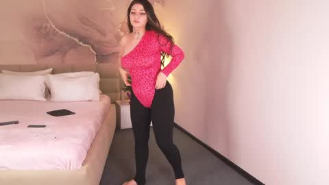 lucyvee online show from December 11, 5:43 am