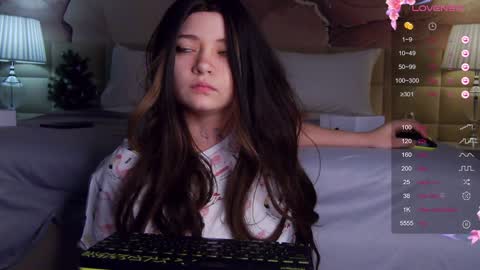 lucyvee online show from December 17, 1:50 am