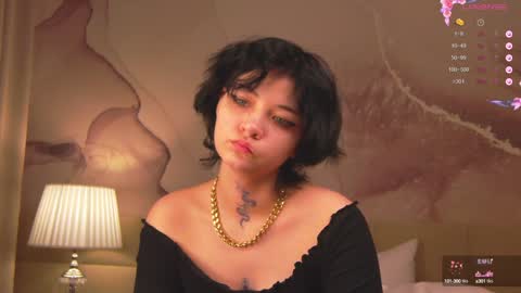 lucyvee online show from December 29, 8:22 am