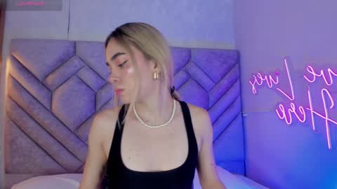 Snapshot of lucyvega4 chatting on December 3, 11:55 am Lucy online show from December 3, 11:55 am