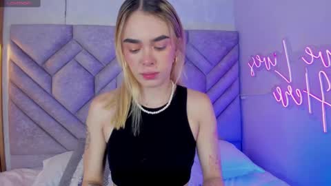 Snapshot of lucyvegaa1 chatting on December 6, 11:44 am Lucy Vega online show from December 6, 11:44 am