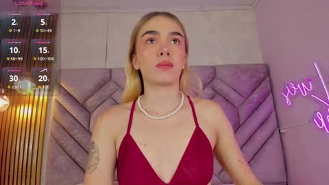 Snapshot of lucyvegaa1 chatting on December 10, 11:32 am Lucy Vega online show from December 10, 11:32 am