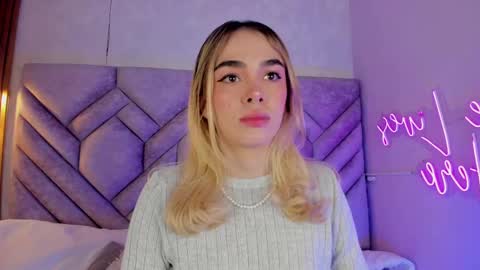 Snapshot of lucyvegaa1 chatting on December 12, 11:40 am Lucy Vega online show from December 12, 11:40 am