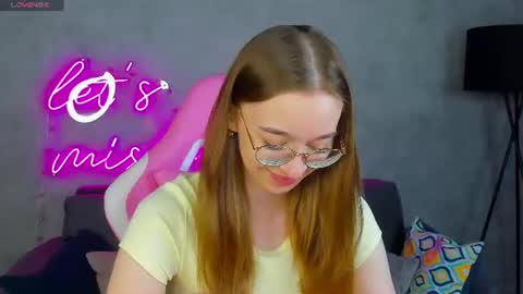 Snapshot of lucyy_green chatting on June 24, 1:04 am Lucy online show from June 24, 1:04 am