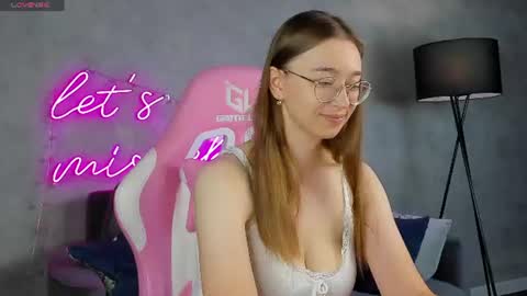 Snapshot of lucyy_green chatting on July 3, 12:50 am Lucy online show from July 3, 12:50 am