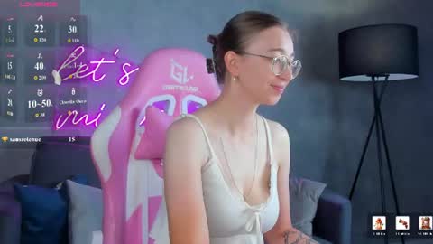 Snapshot of lucyy_green chatting on July 14, 12:46 am Lucy online show from July 14, 12:46 am