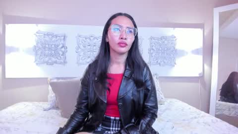 Lucy Liiu online show from January 14, 8:14 pm