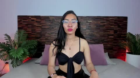 Snapshot of lucyy_liiu chatting on March 30, 8:32 pm Lucy Liiu online show from March 30, 8:32 pm
